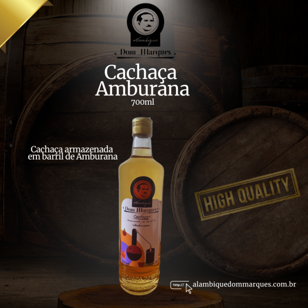 Cachaça armazenada em barril de Amburana